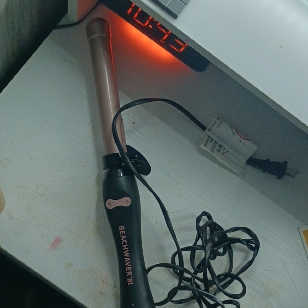 Beachwaver Pink Curling Iron B1